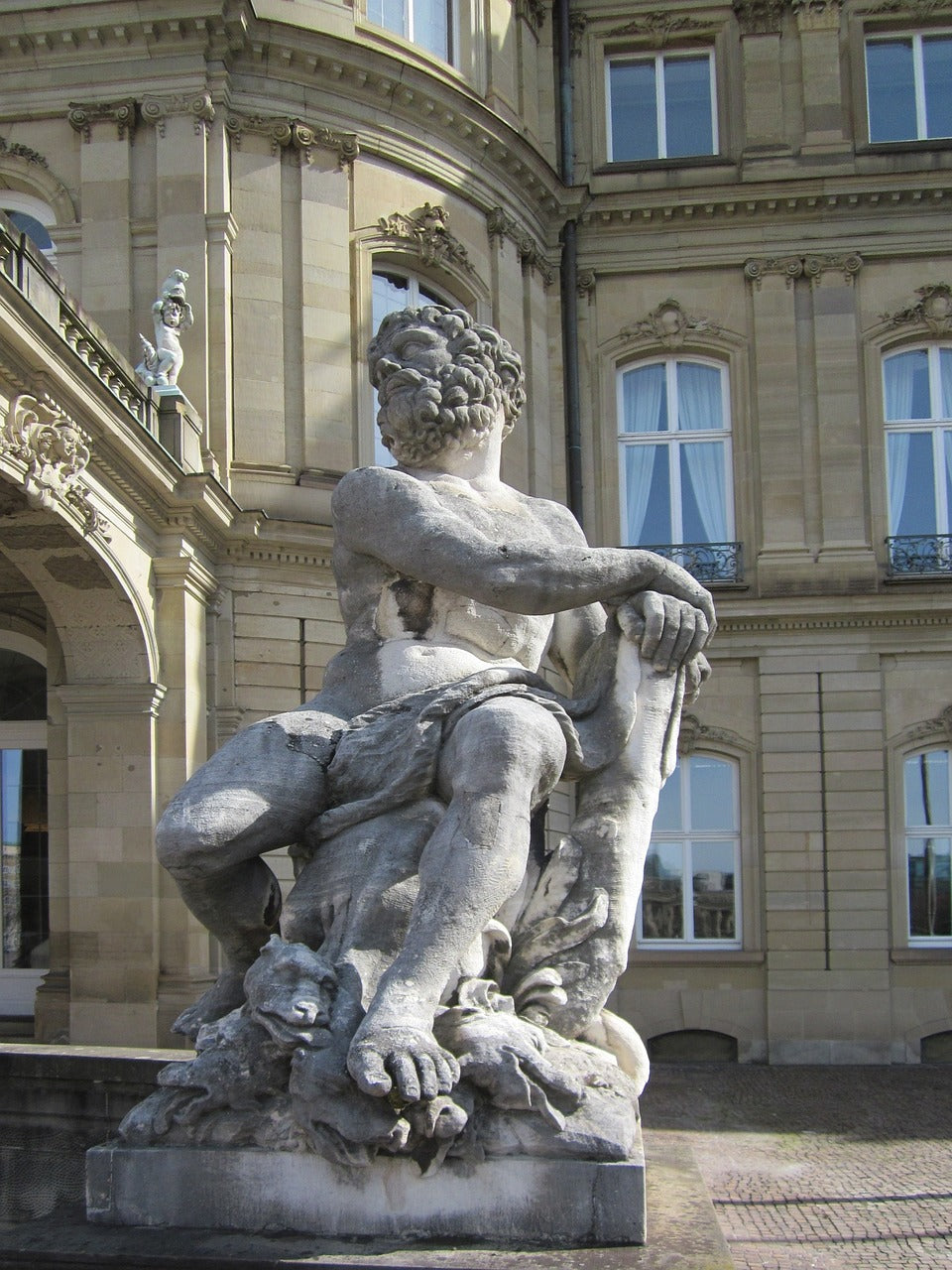 hercules, stuttgart, schlossplatz-846406.jpg