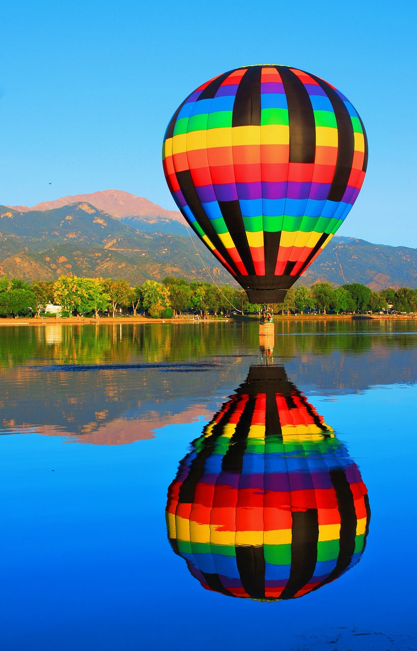 hot air balloon, reflection, pikes peak-1273564.jpg