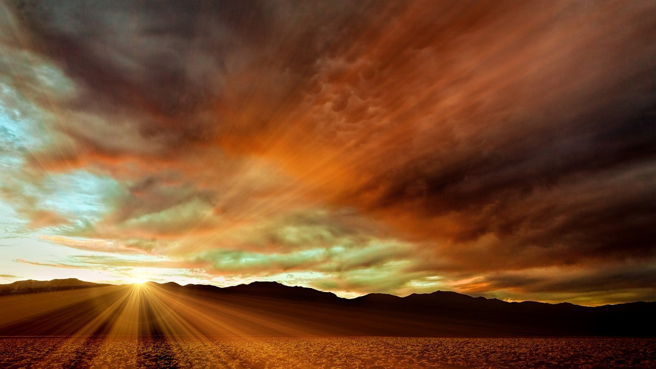 sunset, sunbeams, mountains-3133503.jpg