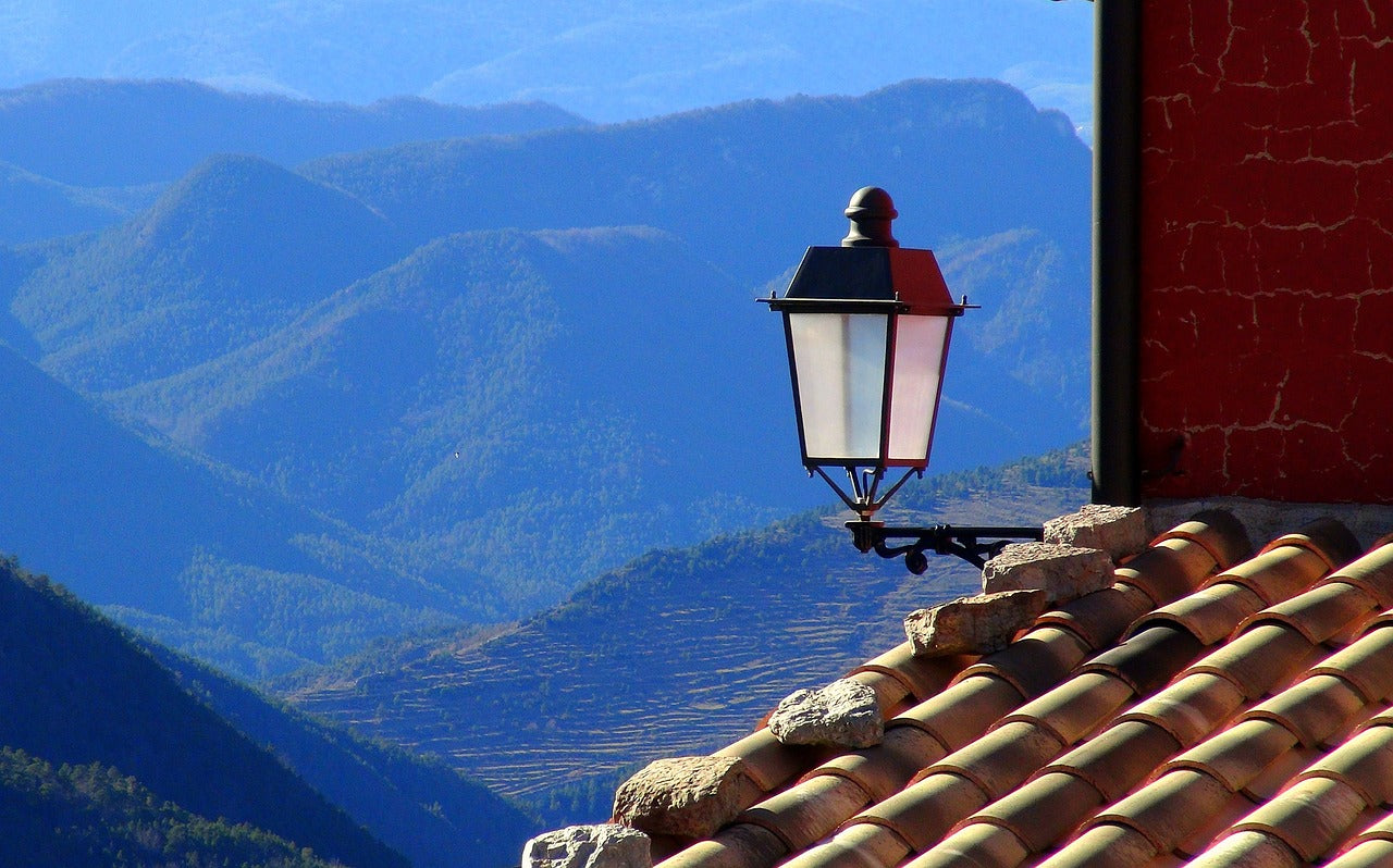 lantern, roof, home-1876018.jpg