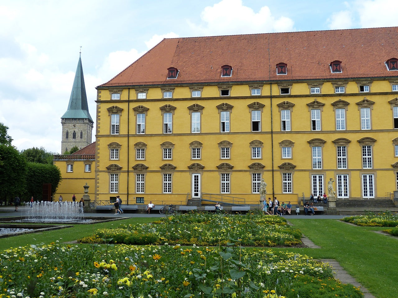 osnabrück, historic center, castle-486823.jpg