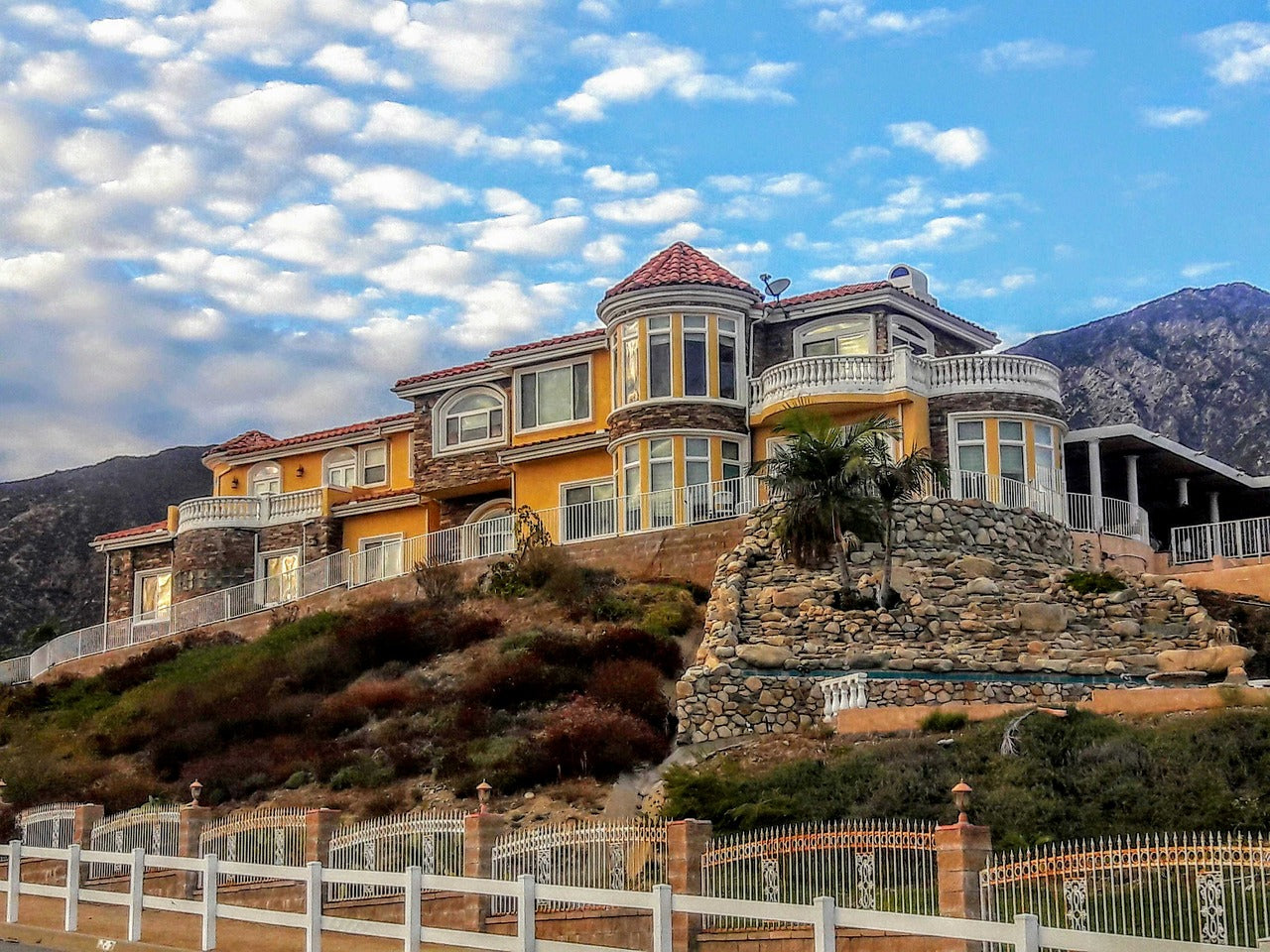 real estate, luxcery, southern california living-2460965.jpg